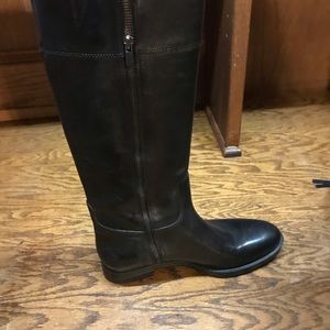 Ladies black leather zip up boots